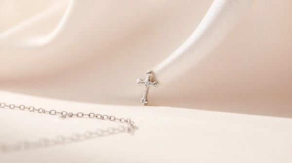 Top 5 raisons de choisir un collier croix pour tous les jours