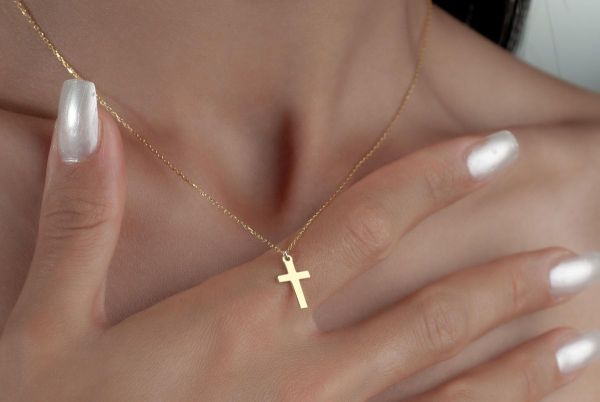 Top 5 raisons de choisir un collier croix pour tous les jours